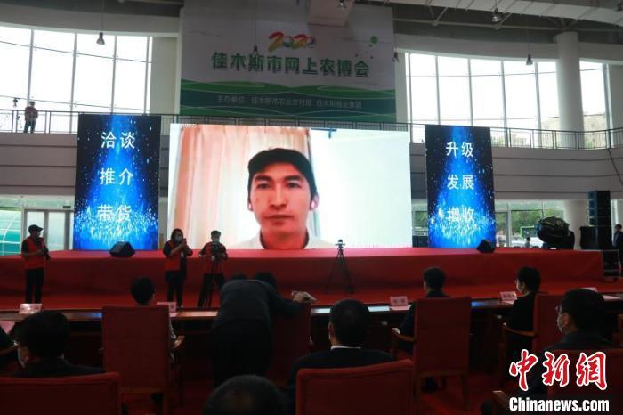 奥运冠军武大靖以视频的方式为家乡农产品助力。佳木斯市提供