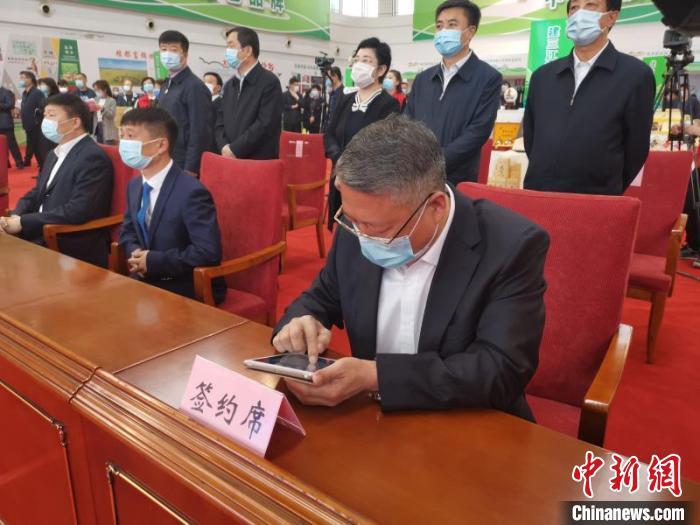 21个项目云签约超38.5亿元。佳木斯市提供